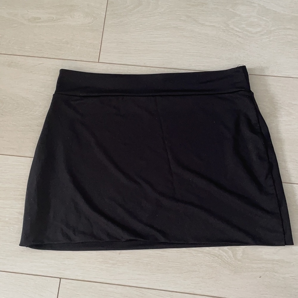 Black mini skirt - Picture 2 of 2